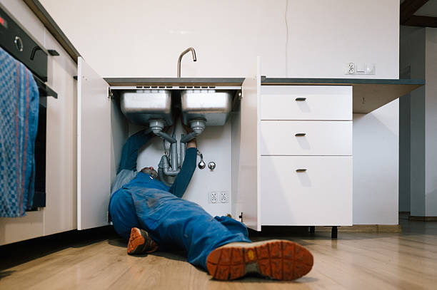 Professional Emergency Plumber technician working in Porterville, CA